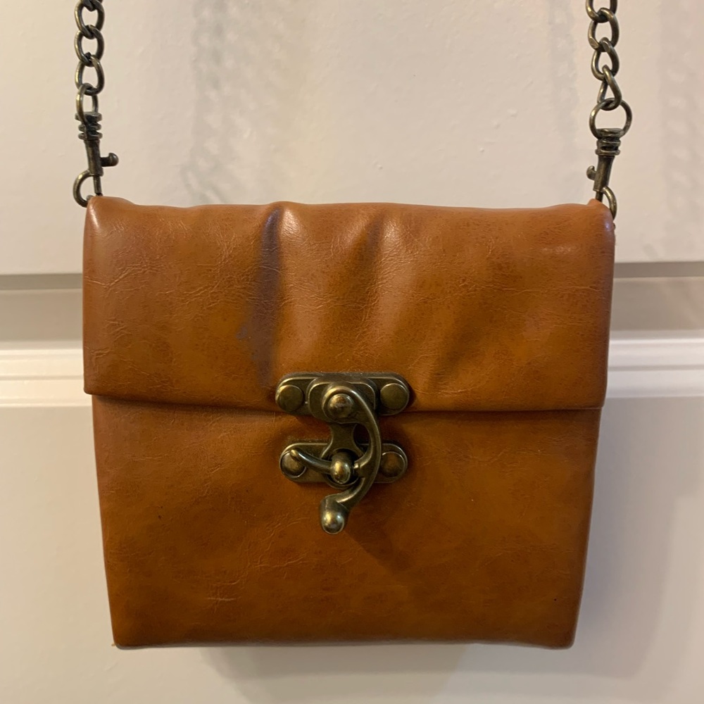 Chain link leather square side purse